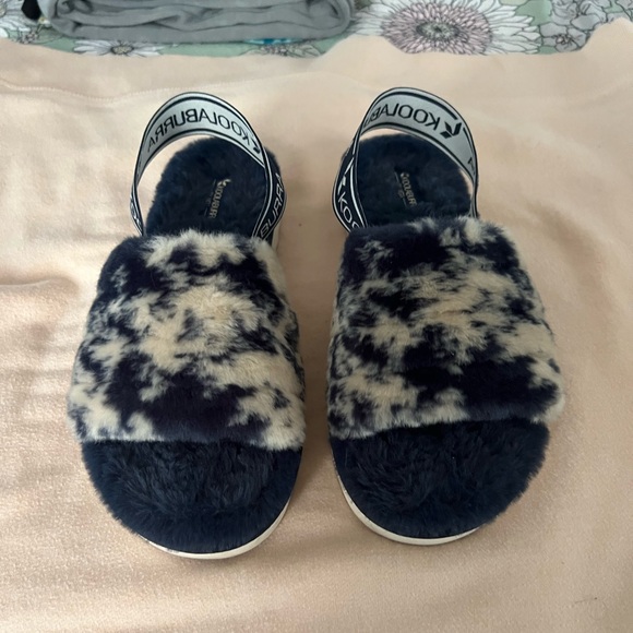 Koolaburra  by UGG slippers/slides size 9. Only worn once or twice. Like new - Picture 1 of 7